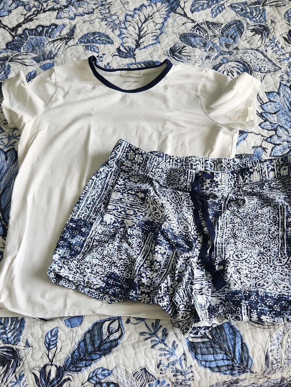 Lands' End White SS Tee with Navy Trim and Blue Paisley Accent pajama set size S